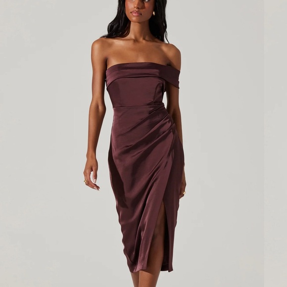 Astr the label Gwyneria Off Shoulder Midi Dress size medium - Picture 3 of 3